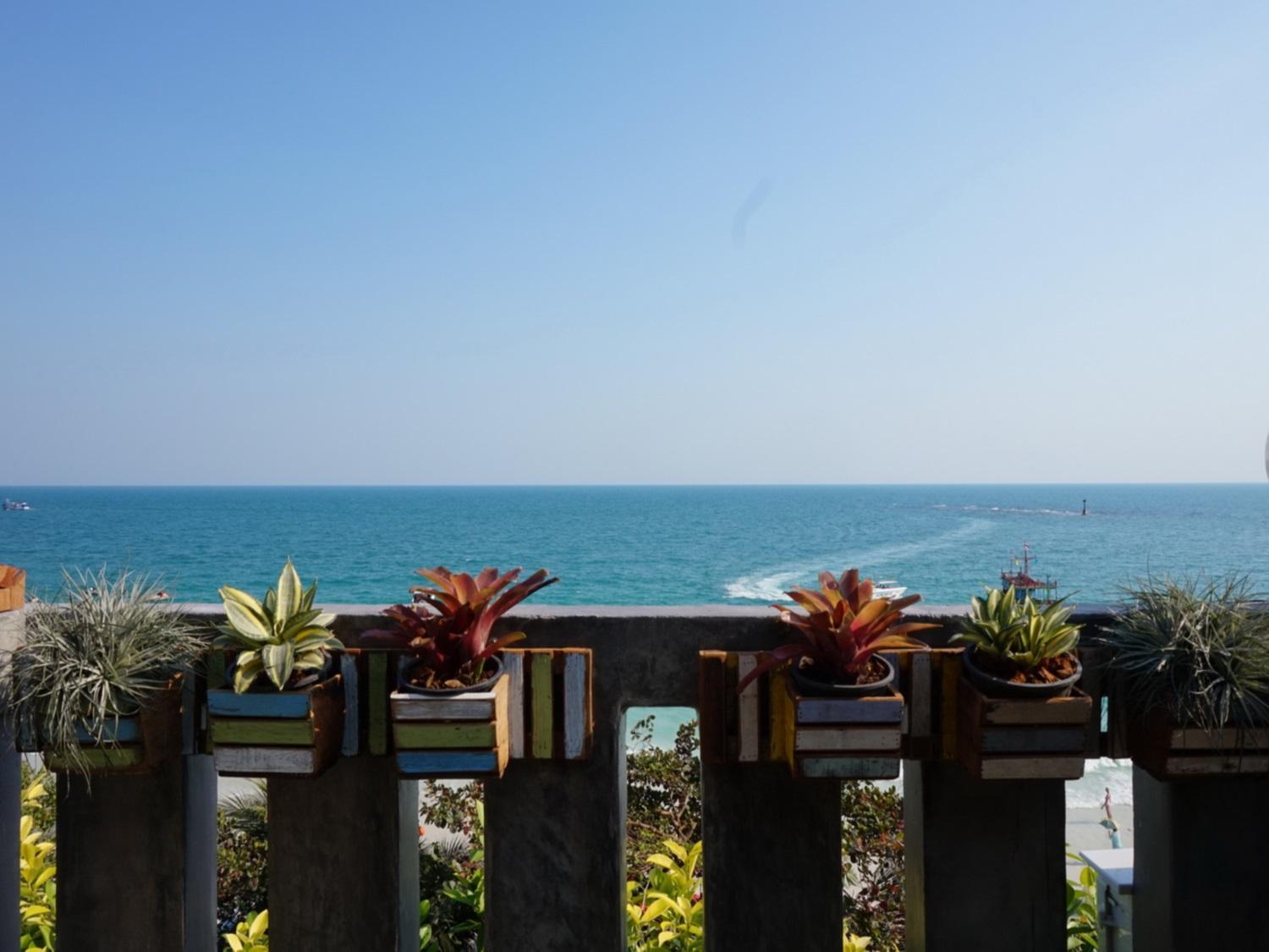 Khu vực xung quanh