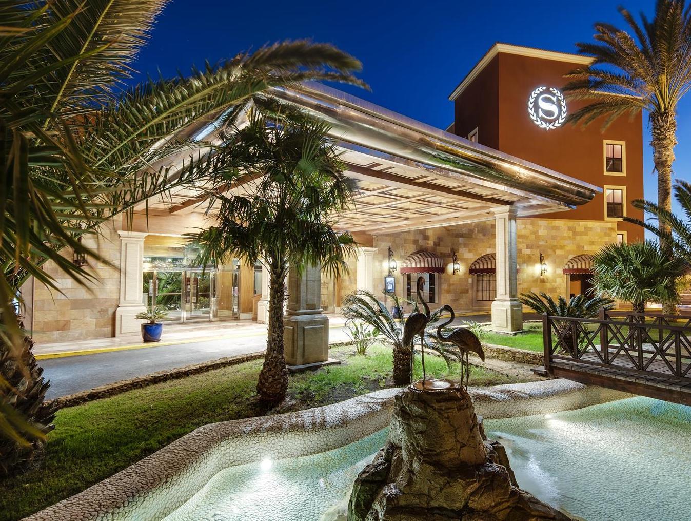 Ngoại cảnh khách sạn