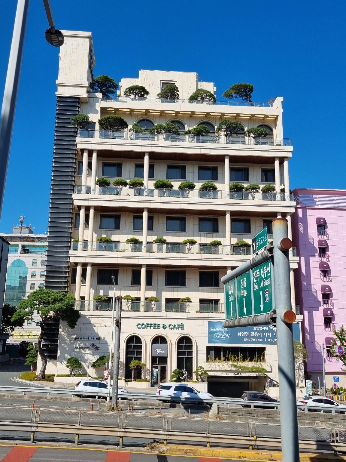 Ngoại cảnh khách sạn