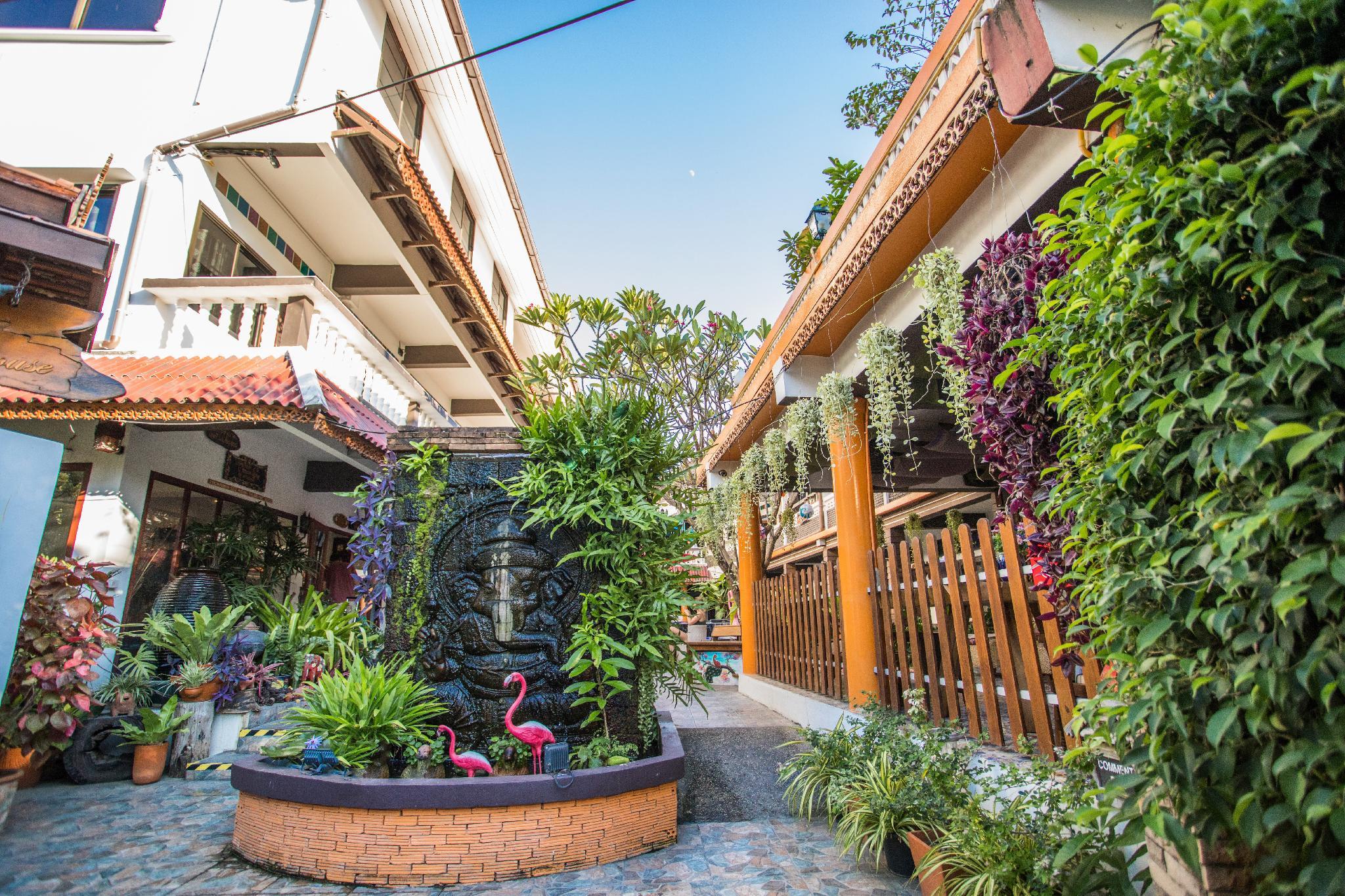 Ngoại cảnh khách sạn