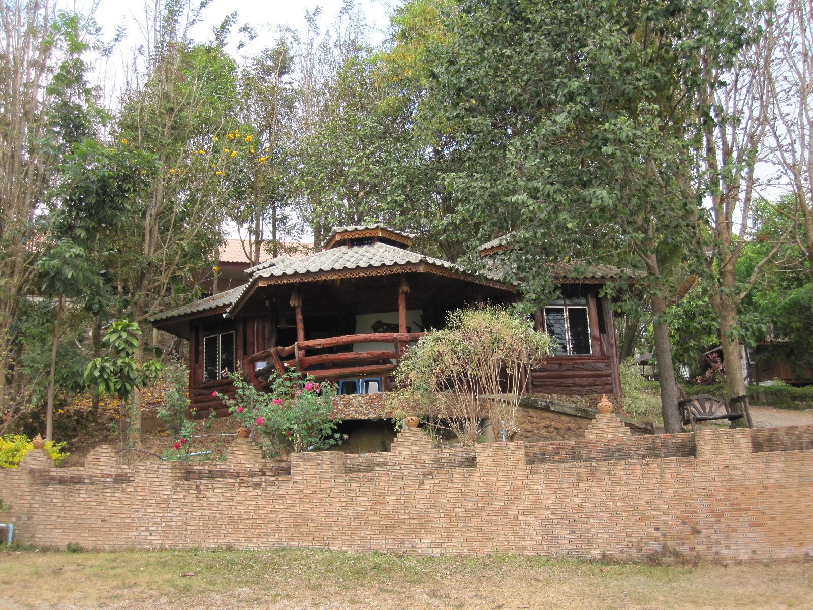 Khu vực xung quanh