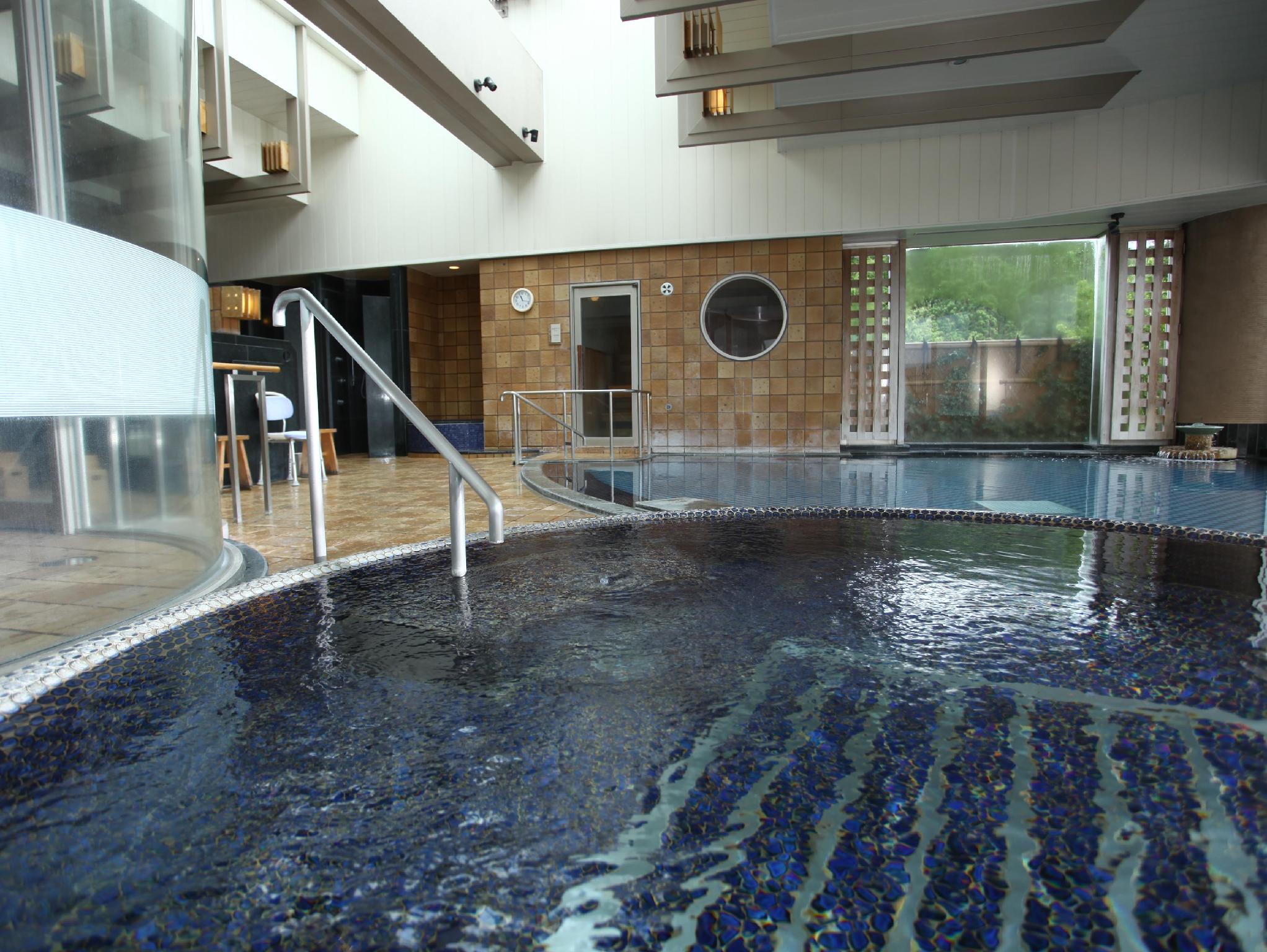 Tắm suối nước nóng