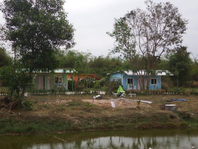 Khu vực xung quanh