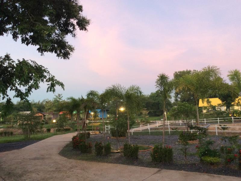 Khu vực xung quanh