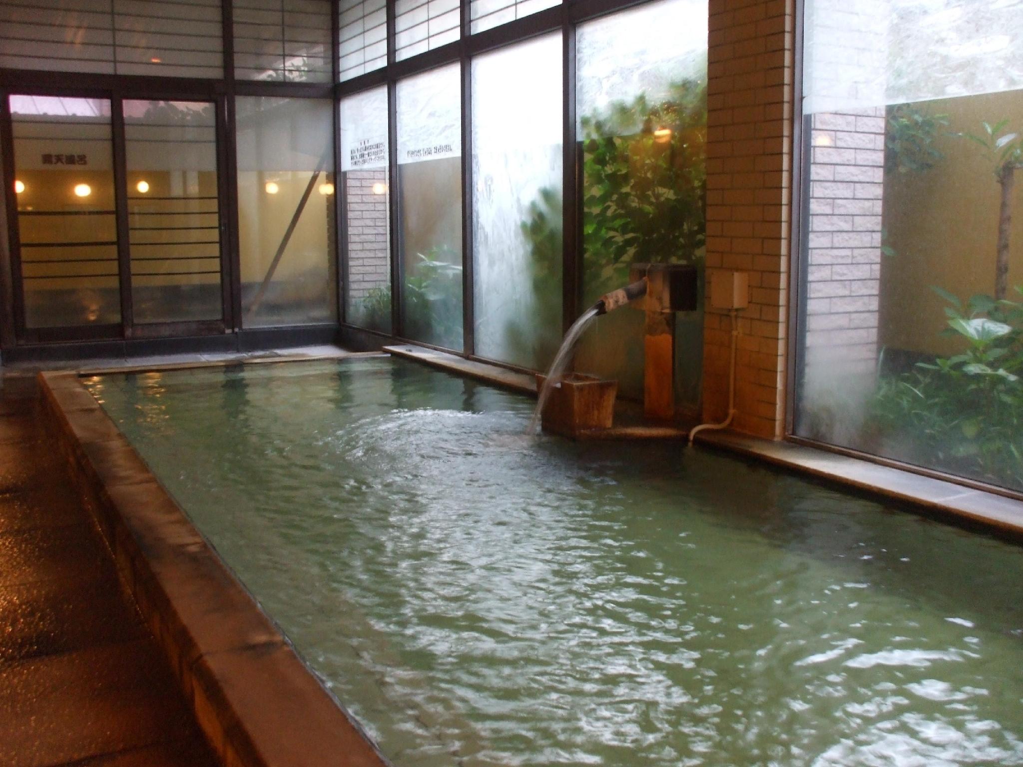 Tắm suối nước nóng