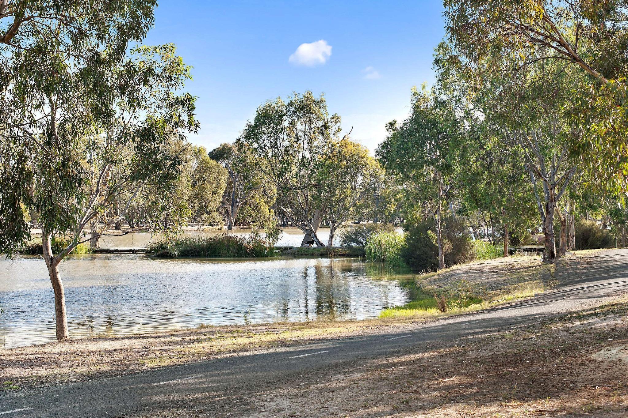 Khu vực xung quanh