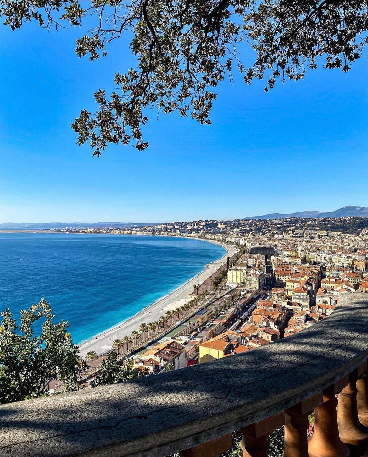 Khu vực xung quanh