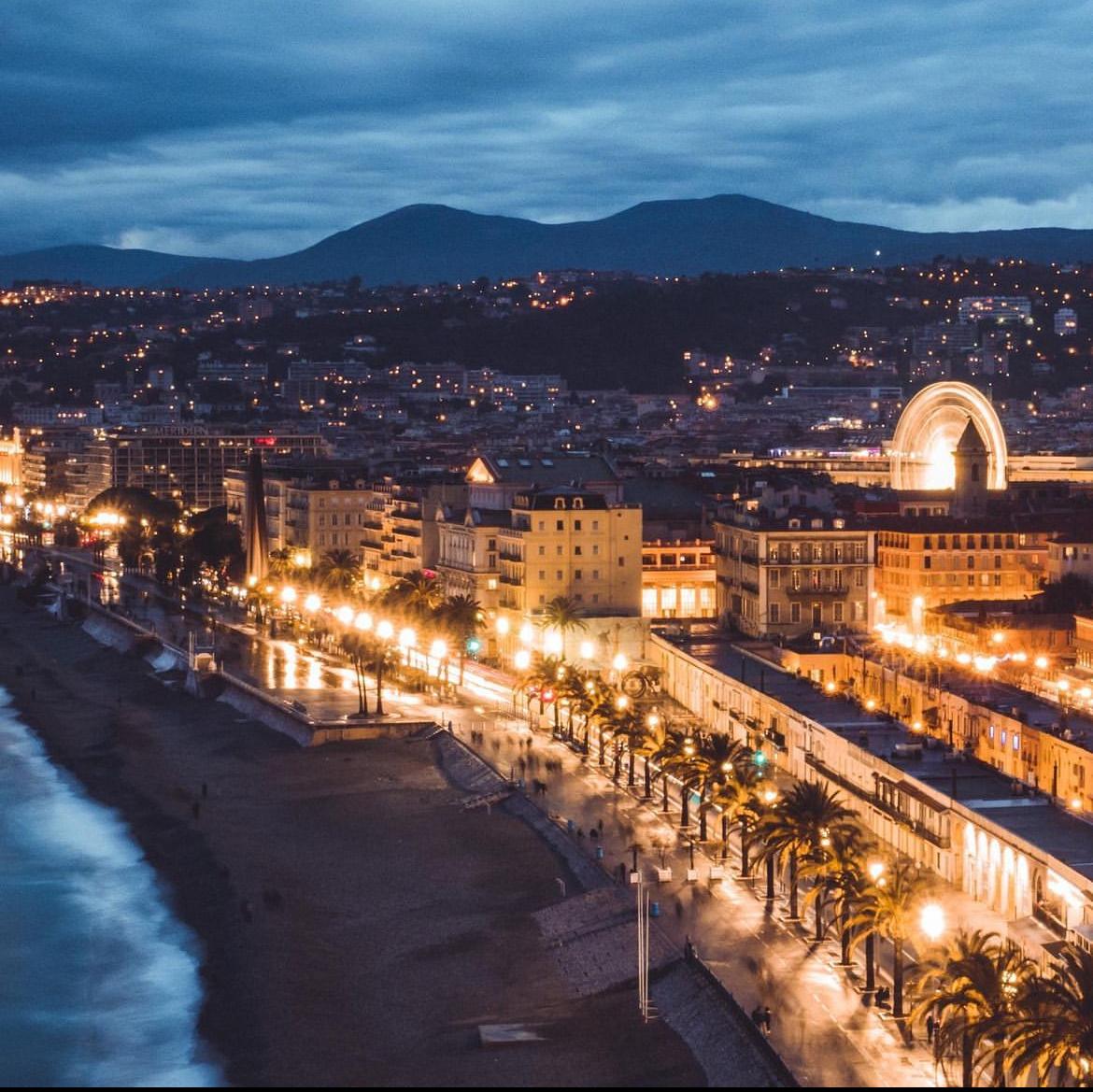 Khu vực xung quanh