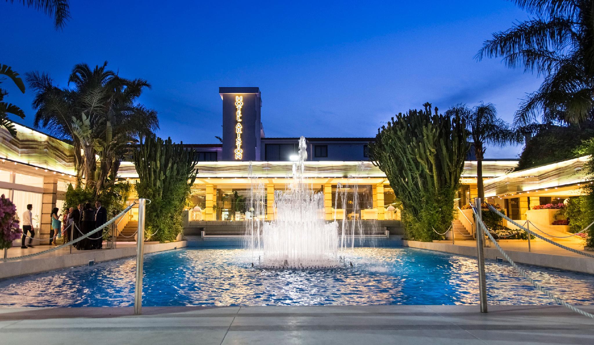 Ngoại cảnh khách sạn