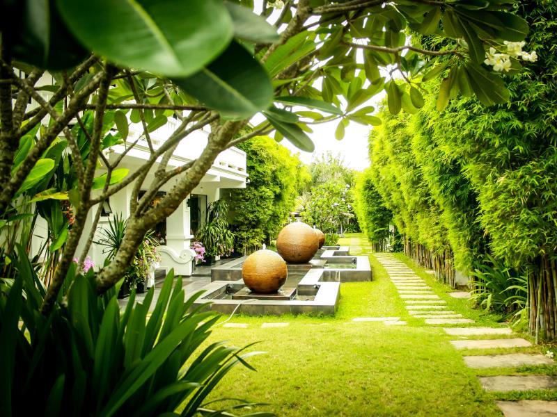 Khu vực xung quanh