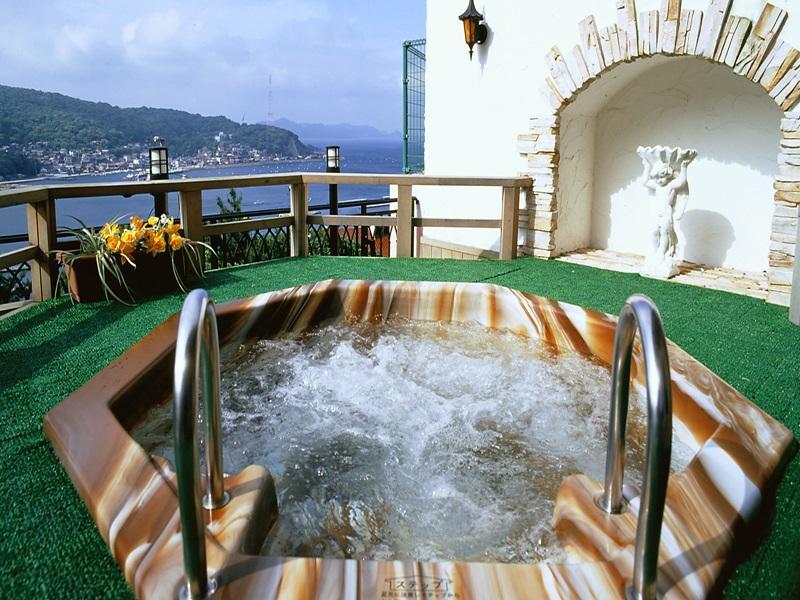 Bồn tắm nước nóng