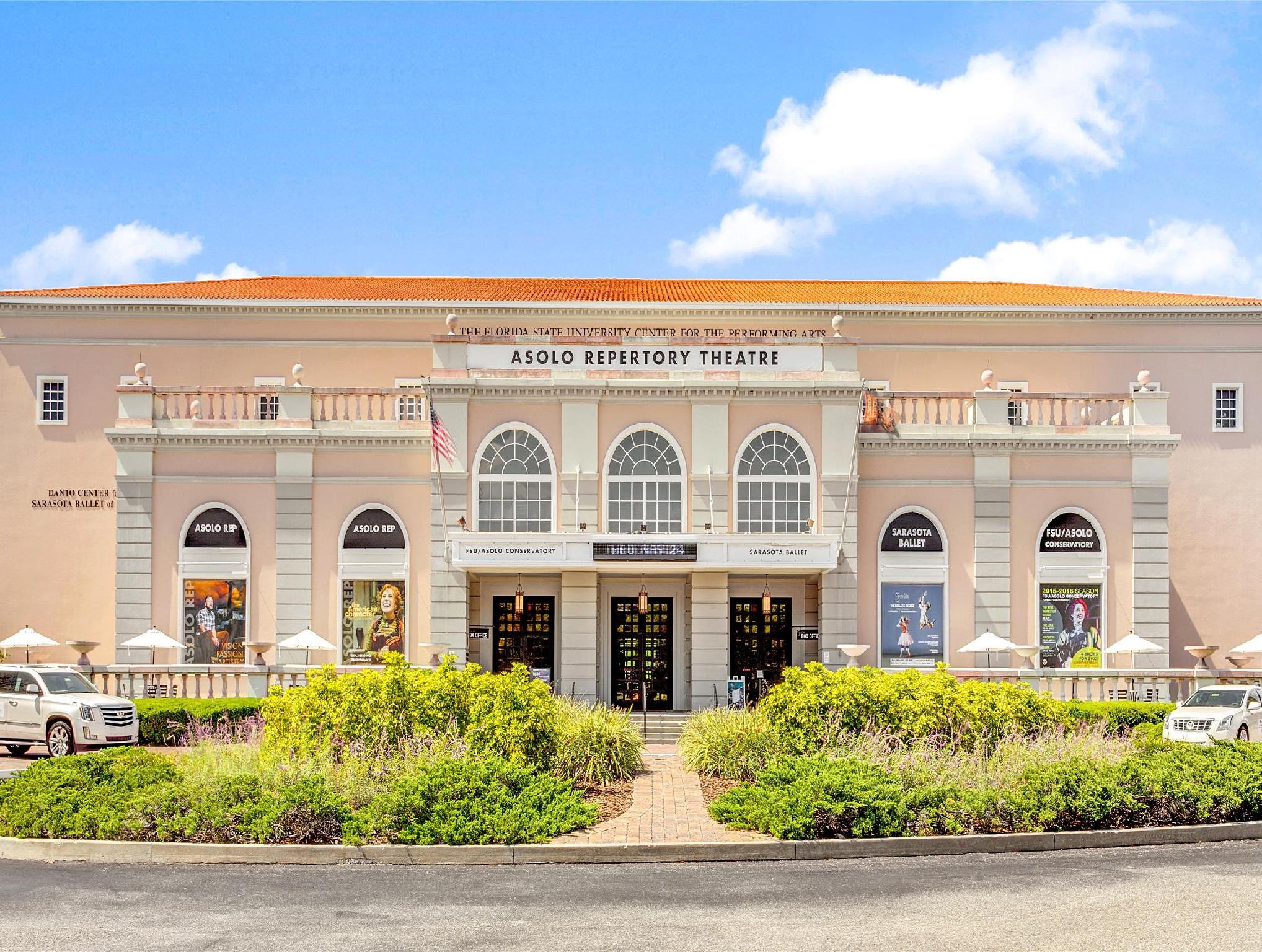 Ngoại cảnh khách sạn