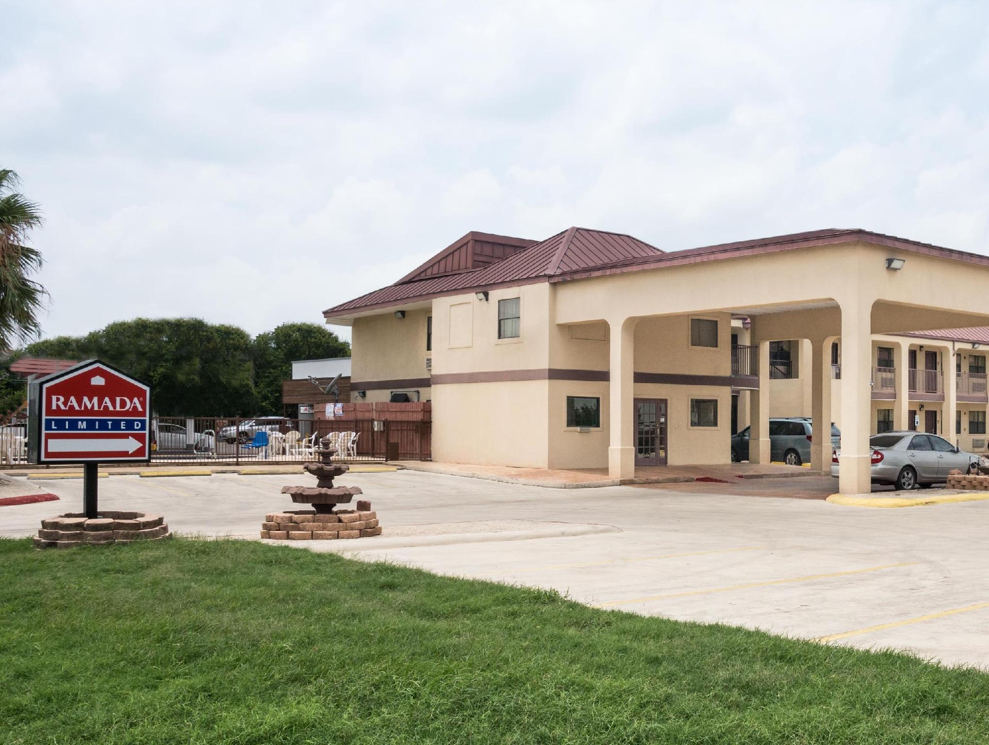 Ngoại cảnh khách sạn