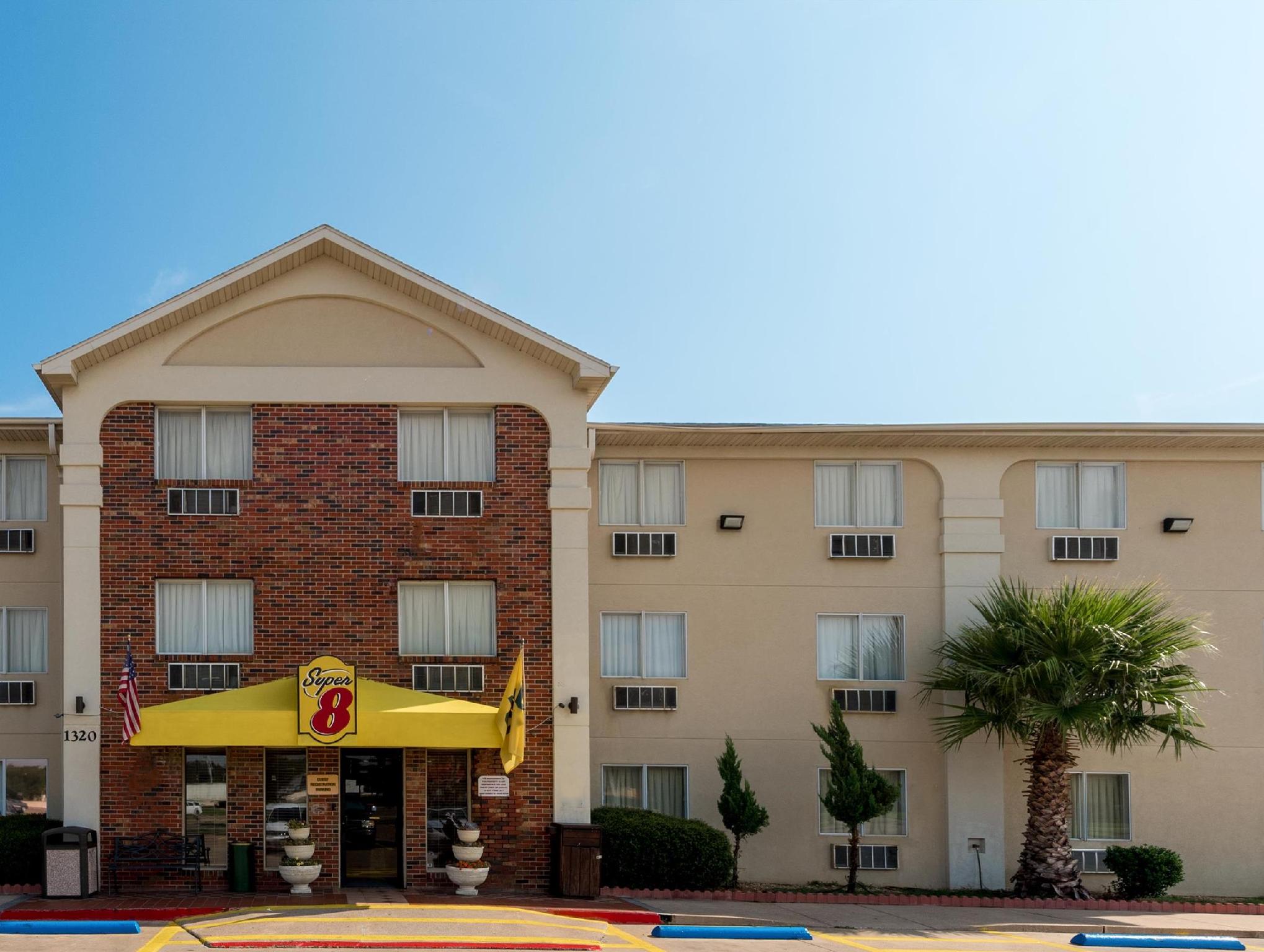 Ngoại cảnh khách sạn