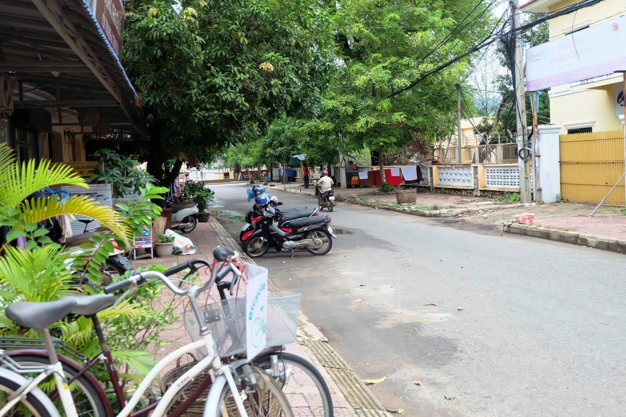 Khu vực xung quanh