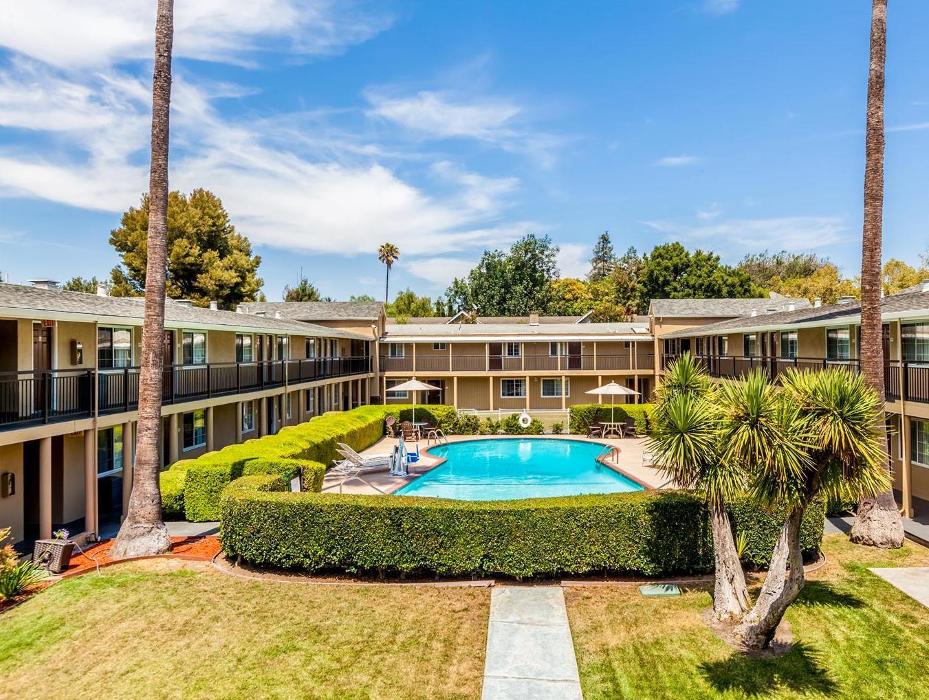 Ngoại cảnh khách sạn