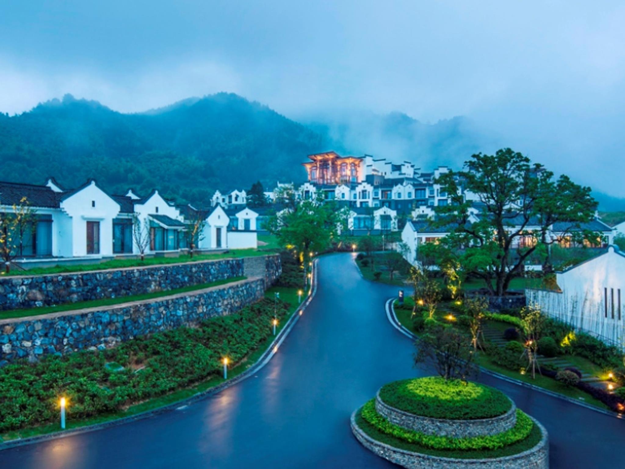 Khu vực xung quanh