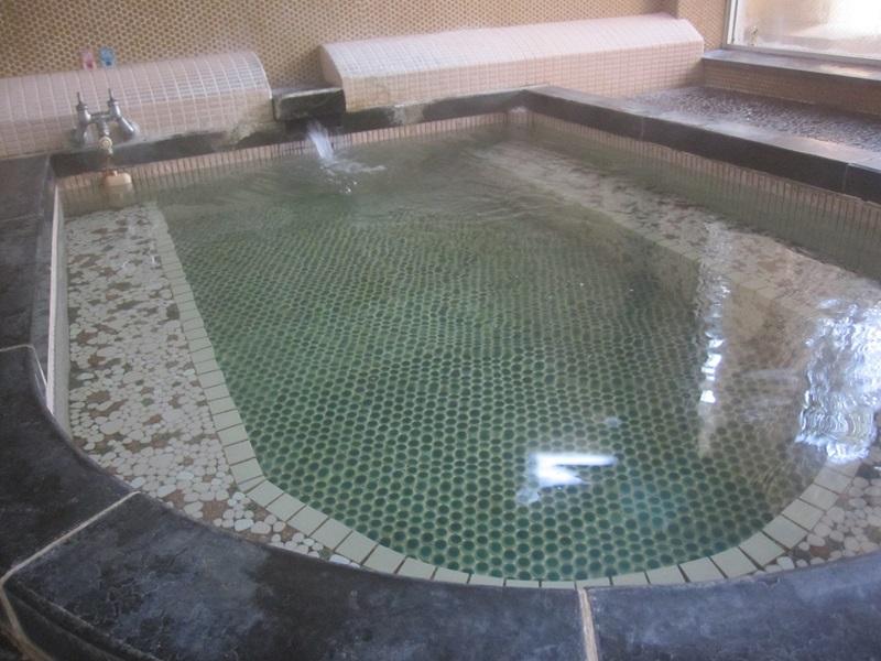 Tắm suối nước nóng