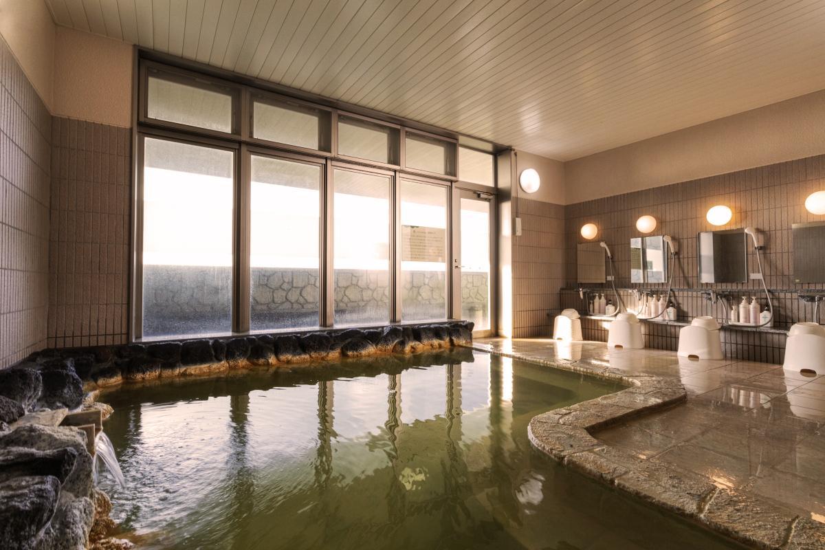 Tắm suối nước nóng