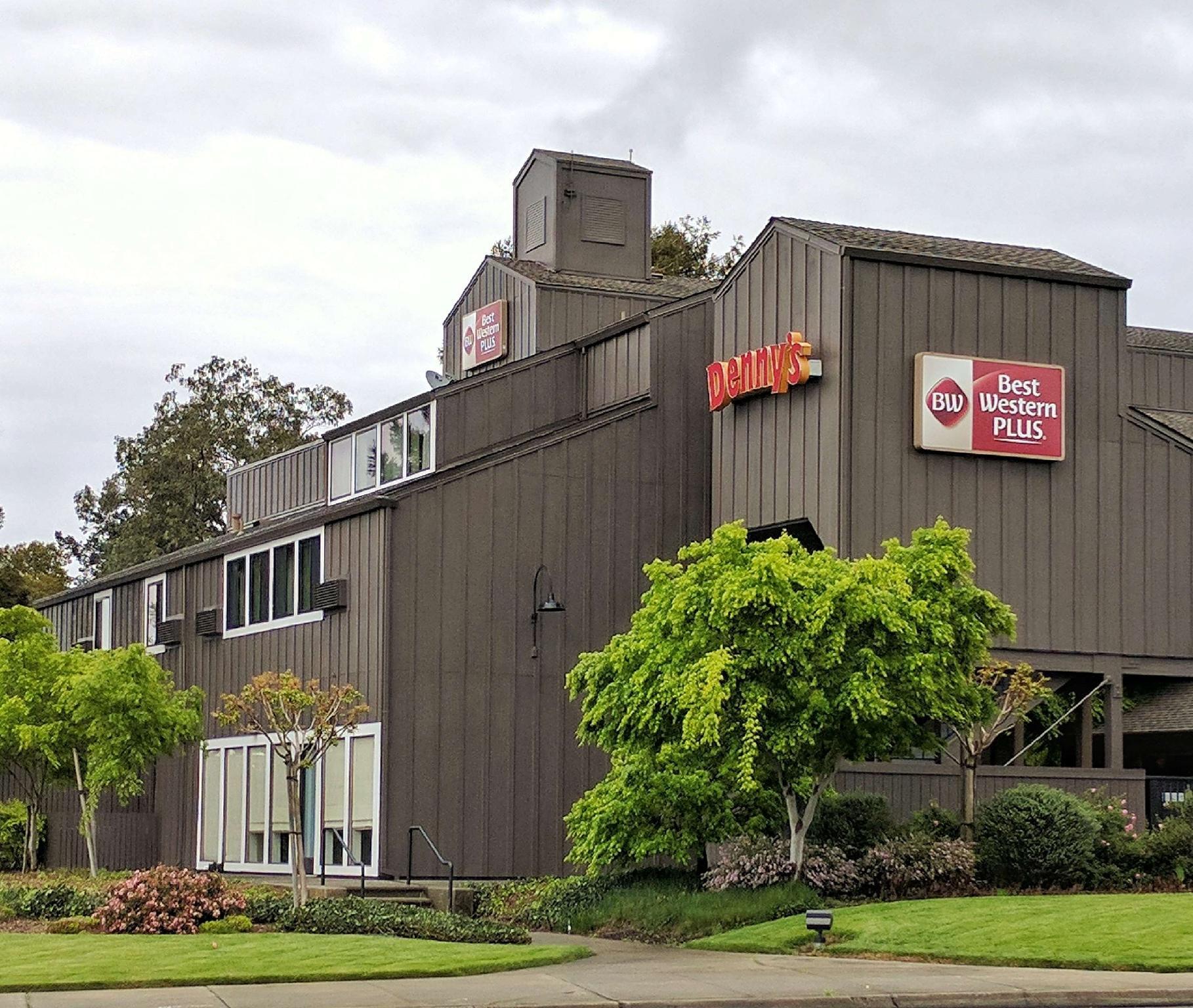 Ngoại cảnh khách sạn