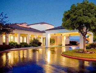 Ngoại cảnh khách sạn