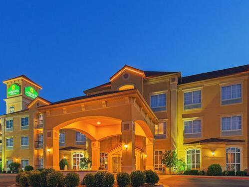 Ngoại cảnh khách sạn