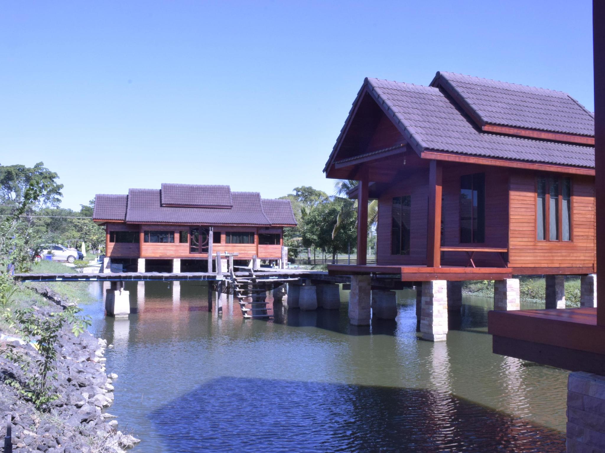 Khu vực xung quanh