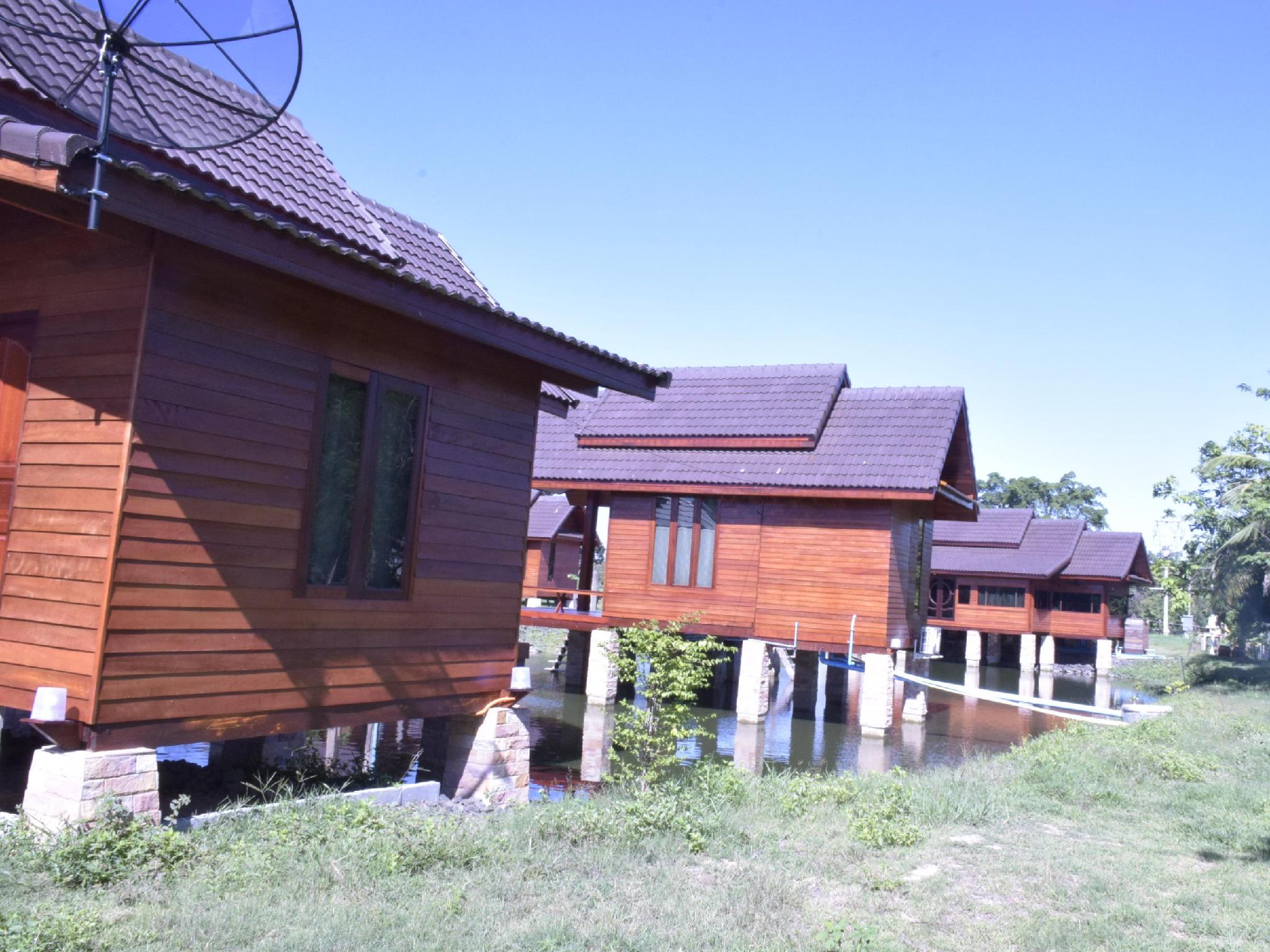 Khu vực xung quanh