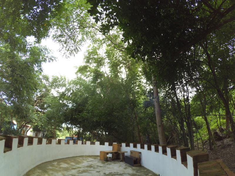 Khu vực xung quanh