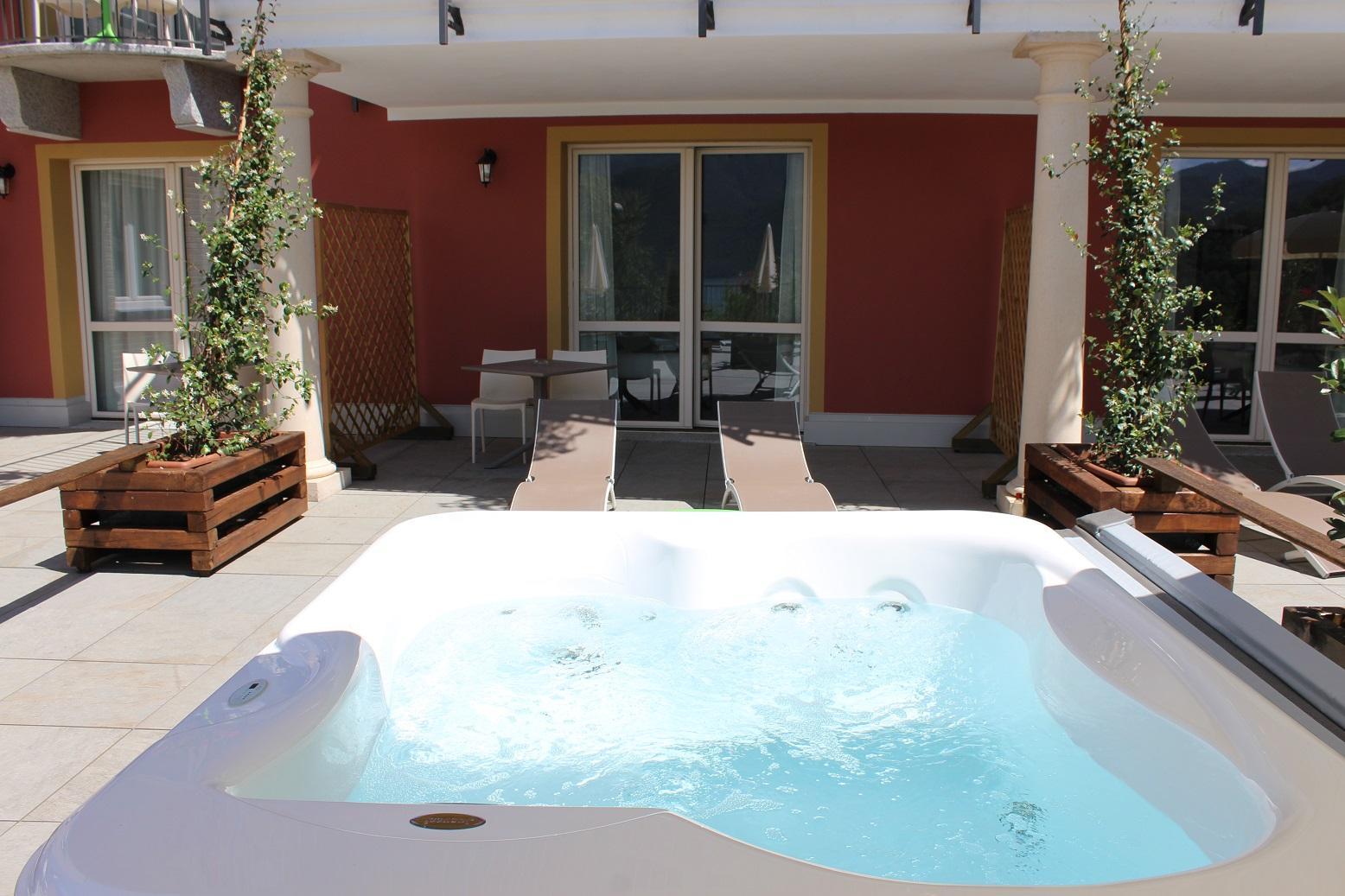 Bồn tắm tạo sóng