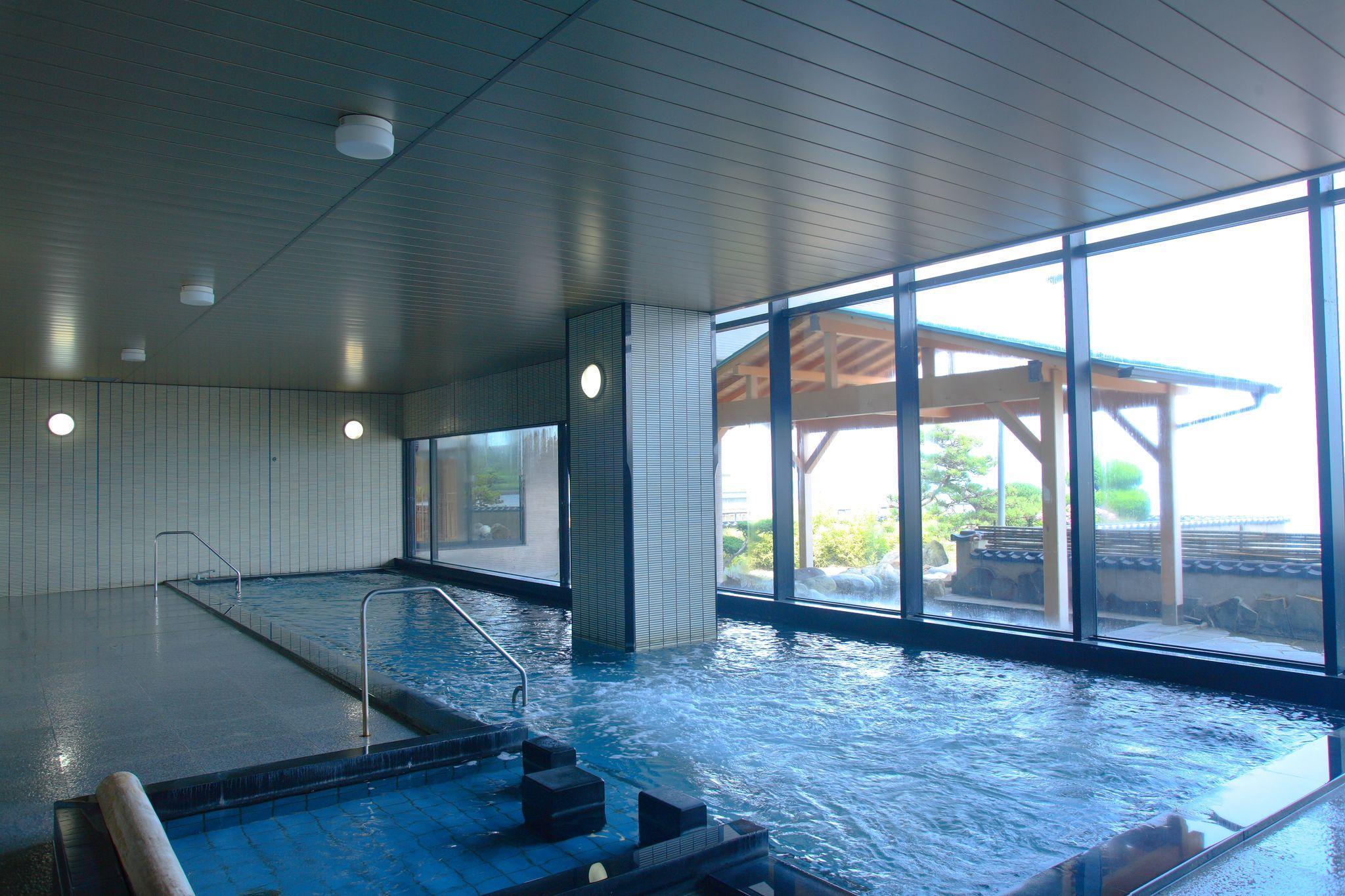 Tắm suối nước nóng