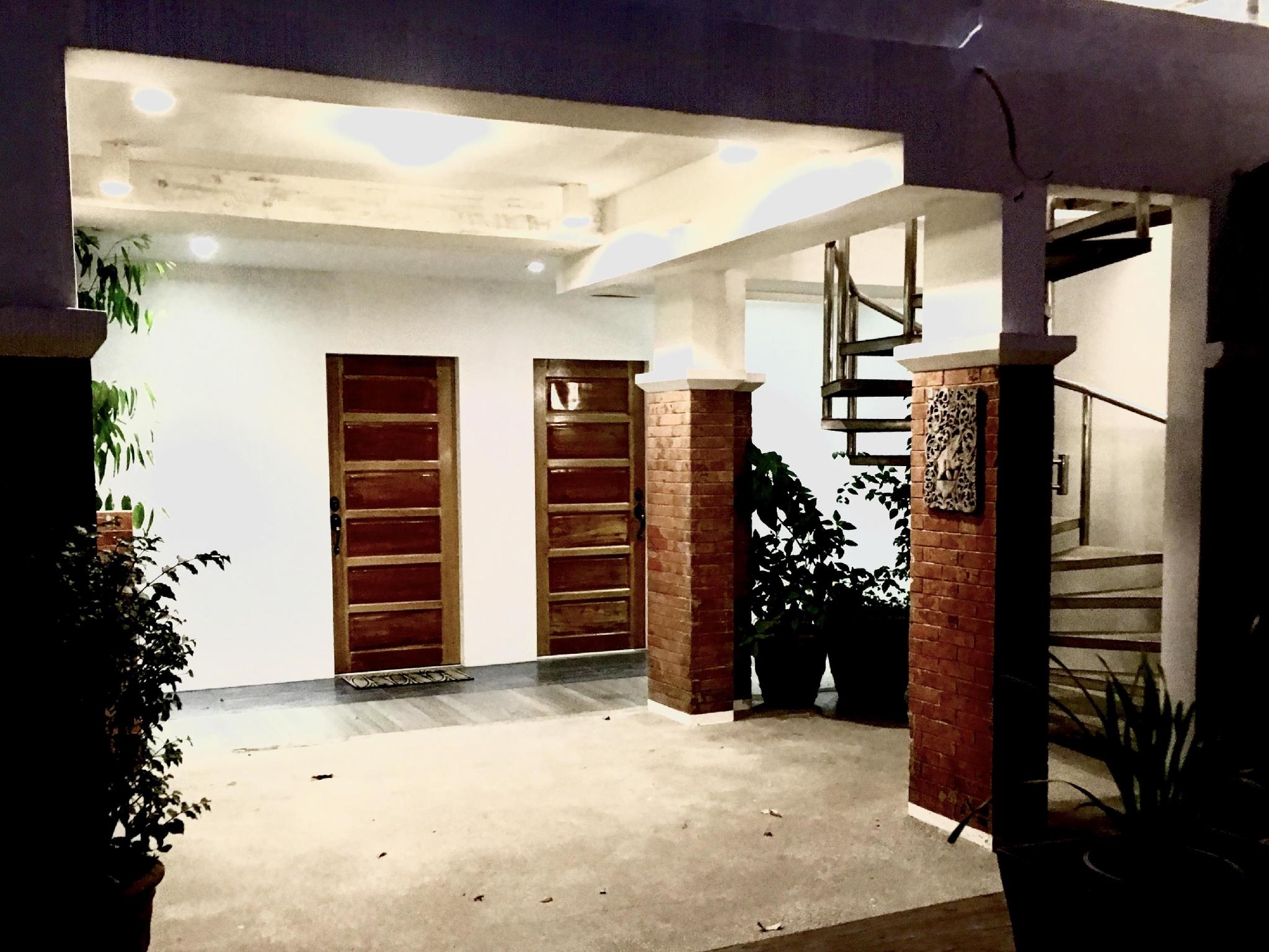 Khu vực xung quanh