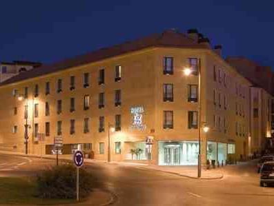 Ngoại cảnh khách sạn