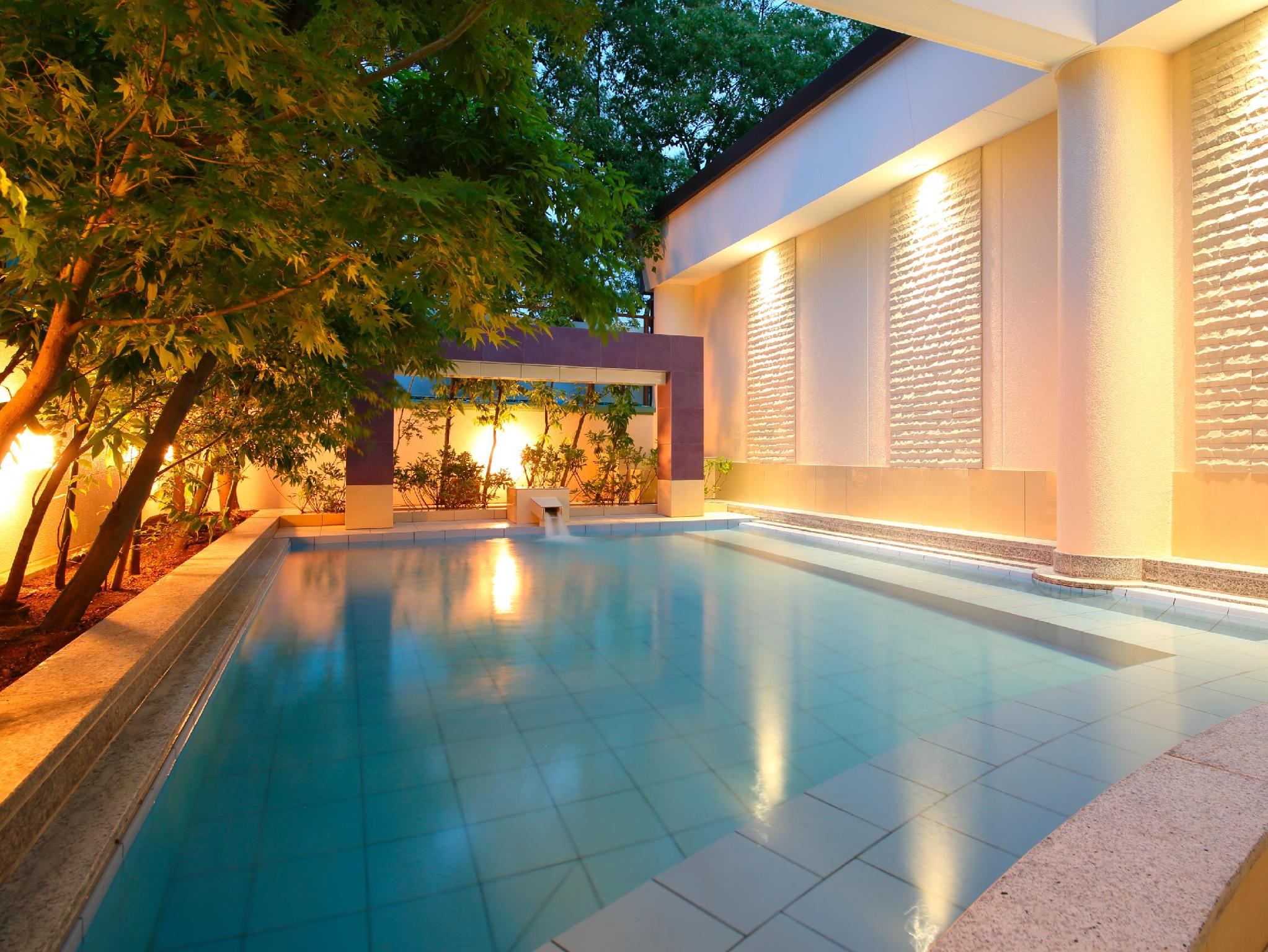 Tắm suối nước nóng