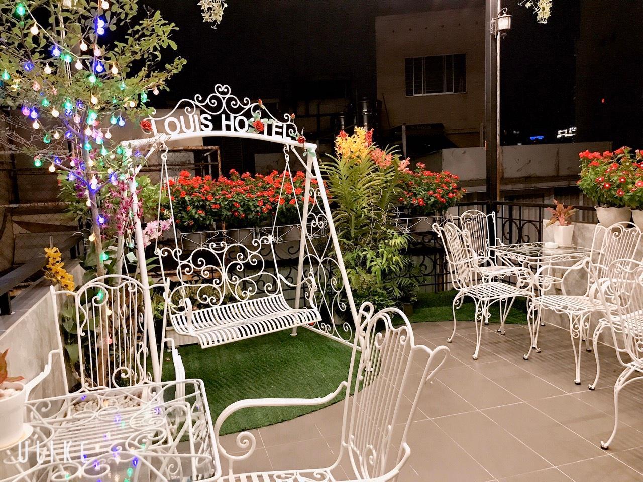 Ngoại cảnh khách sạn