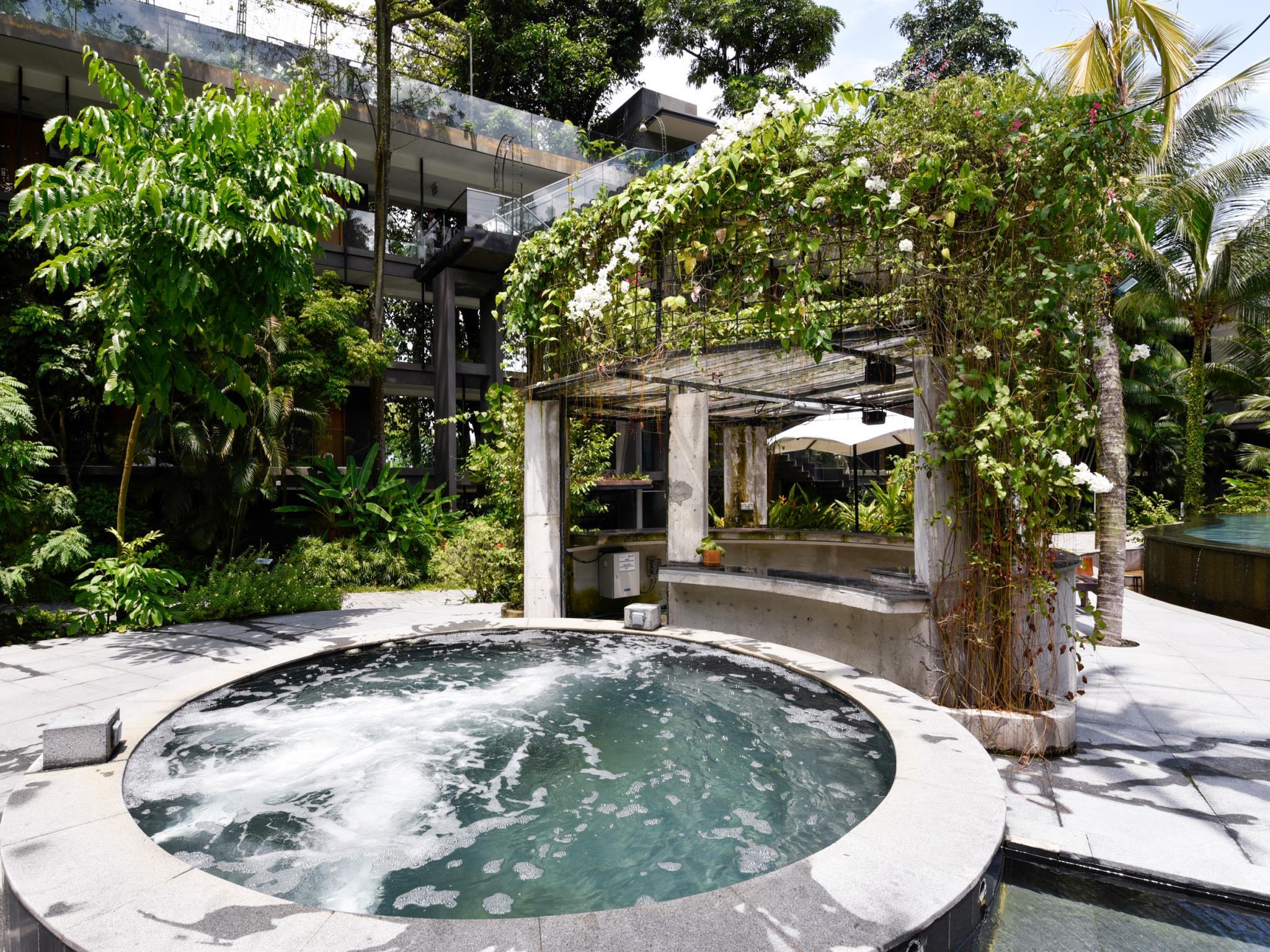 Bồn tắm nước nóng