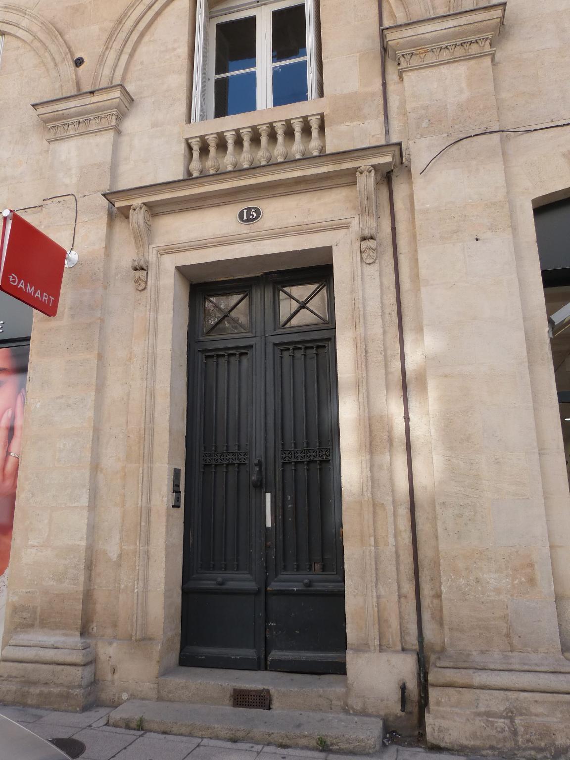 Khu vực xung quanh