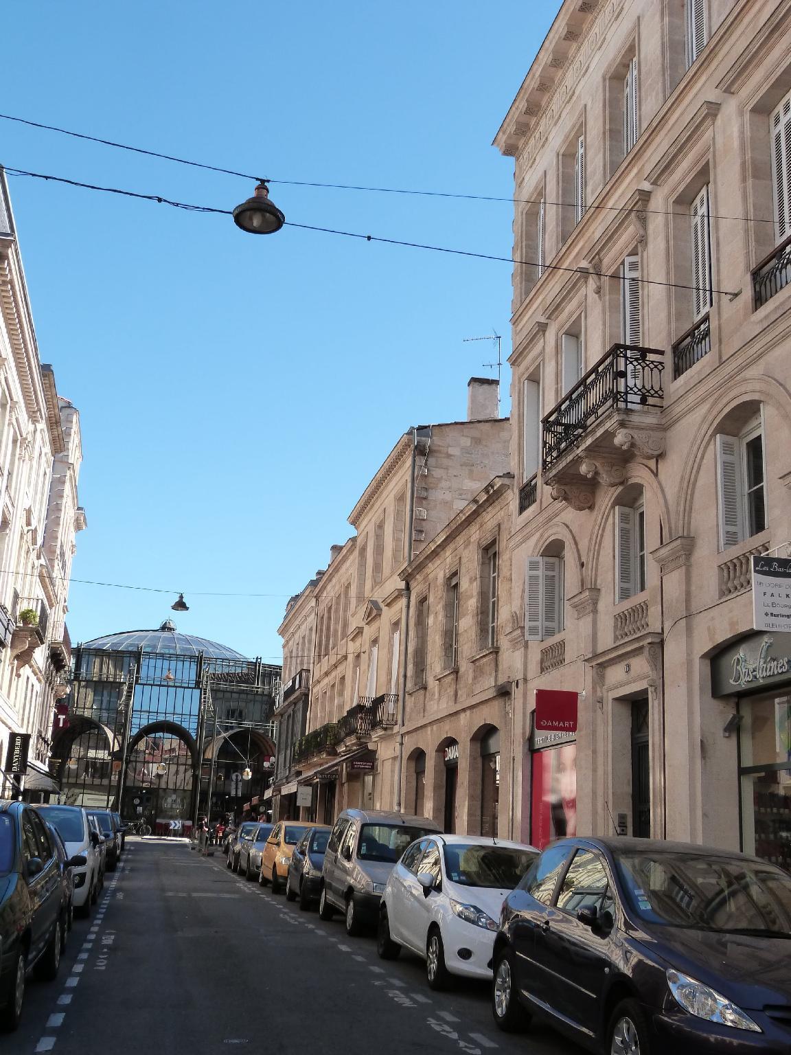 Khu vực xung quanh