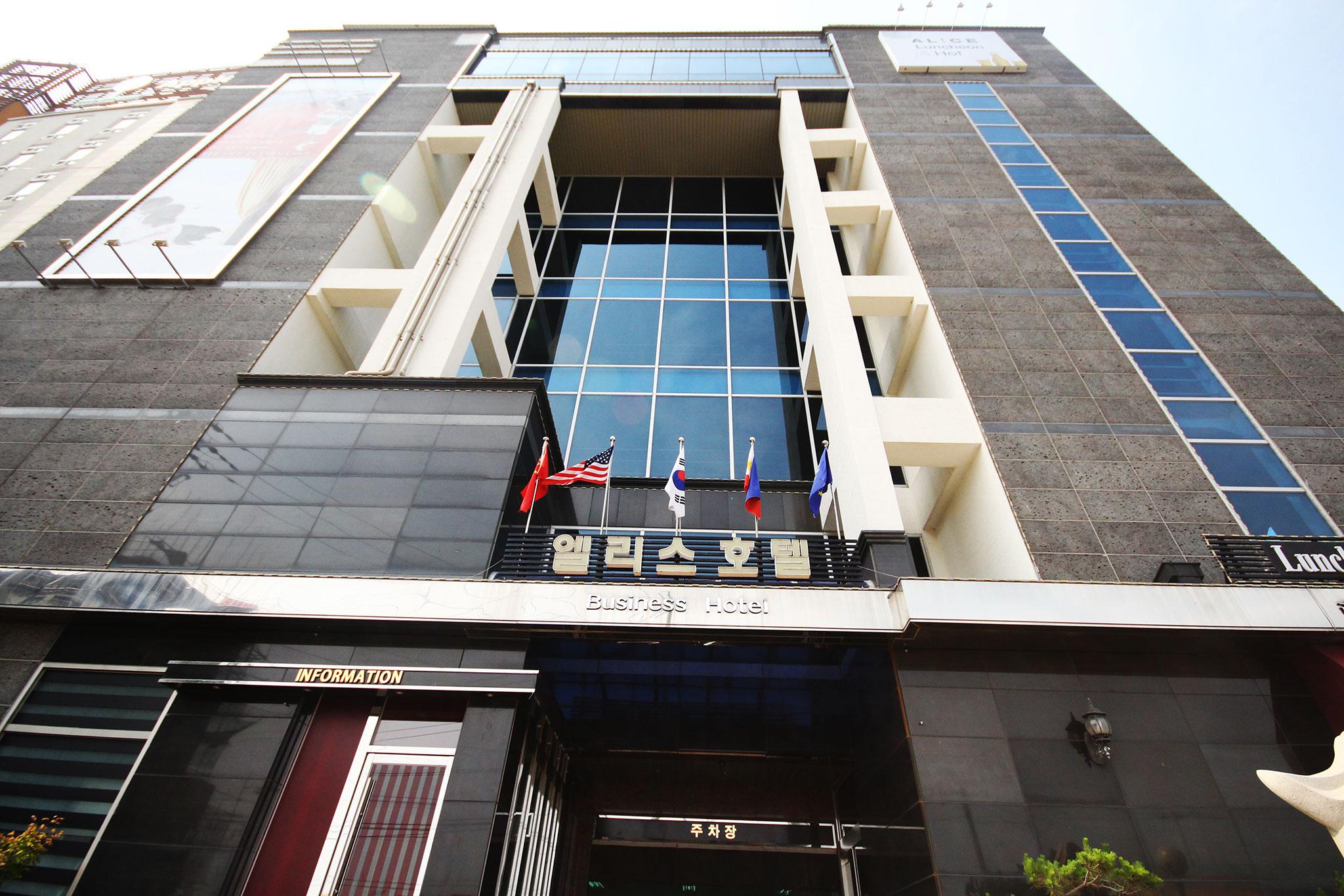 Ngoại cảnh khách sạn