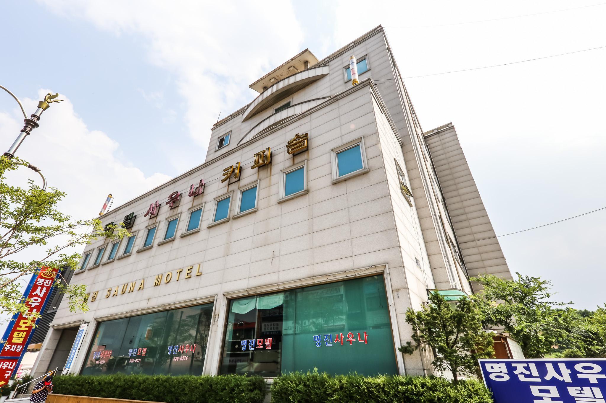 Ngoại cảnh khách sạn