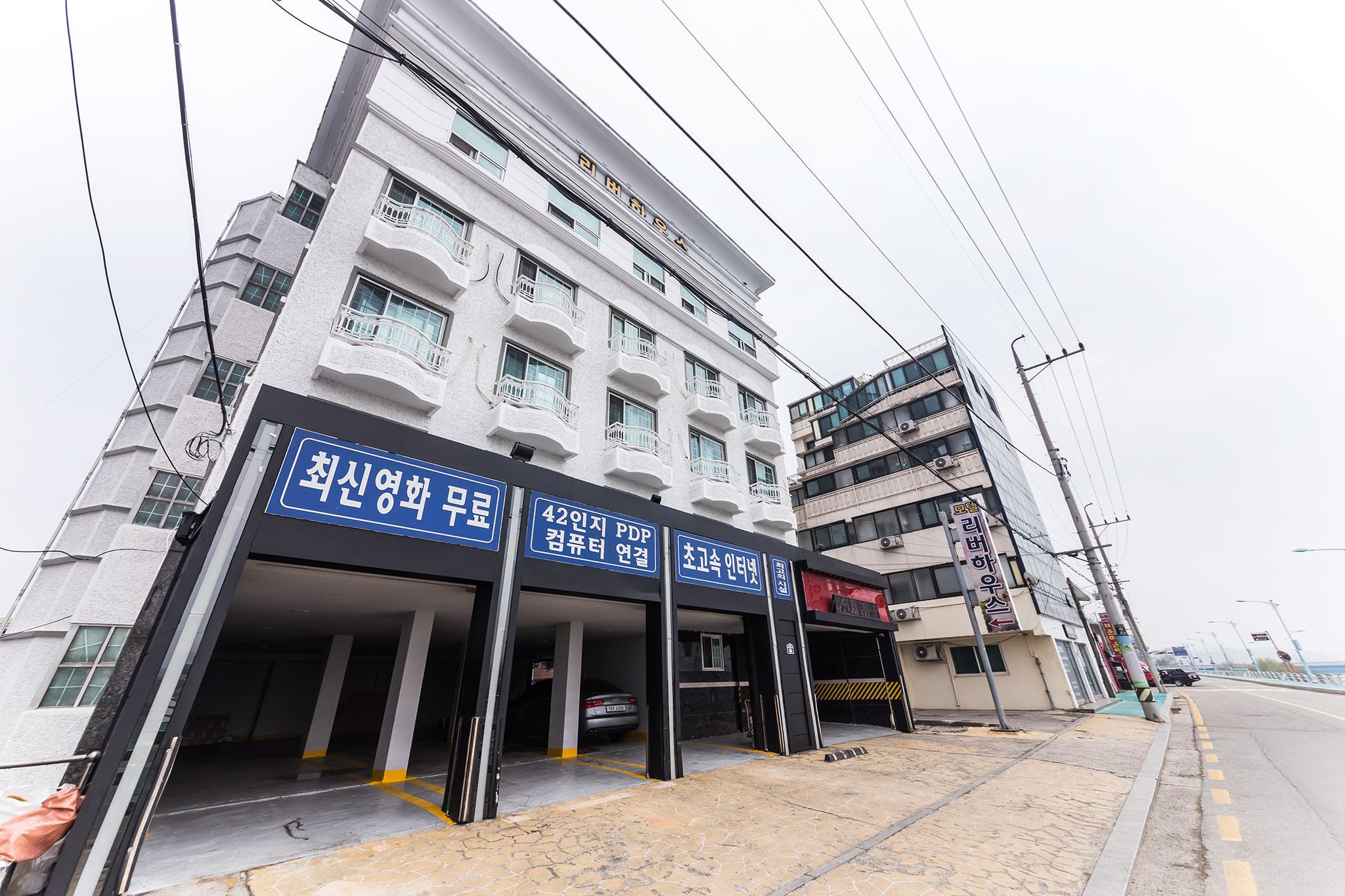 Ngoại cảnh khách sạn