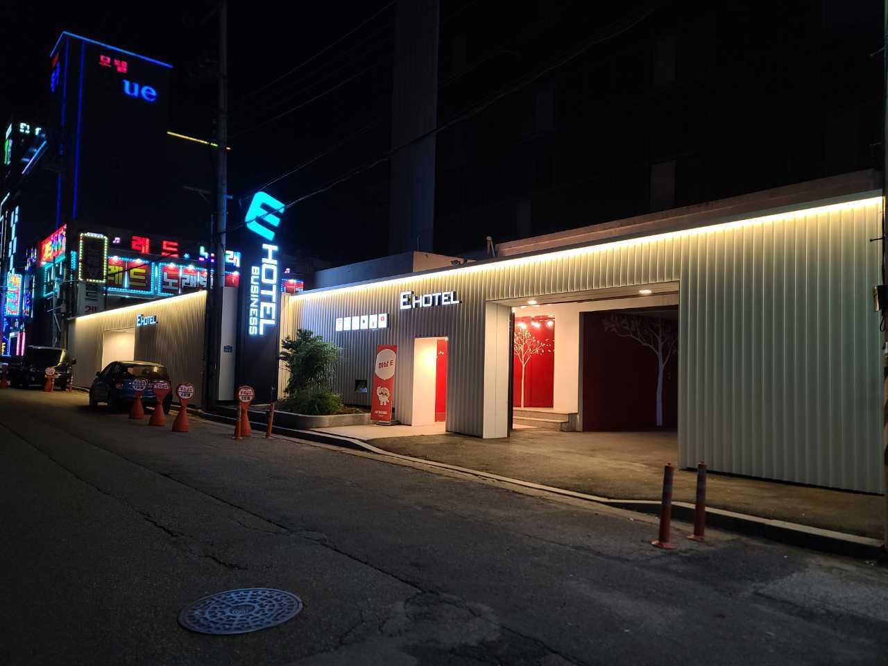 Ngoại cảnh khách sạn