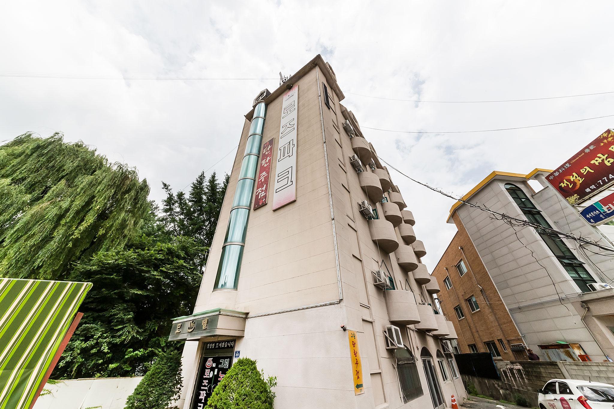 Ngoại cảnh khách sạn