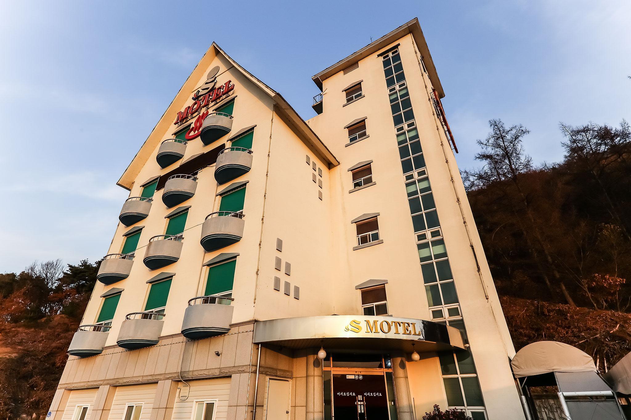 Ngoại cảnh khách sạn