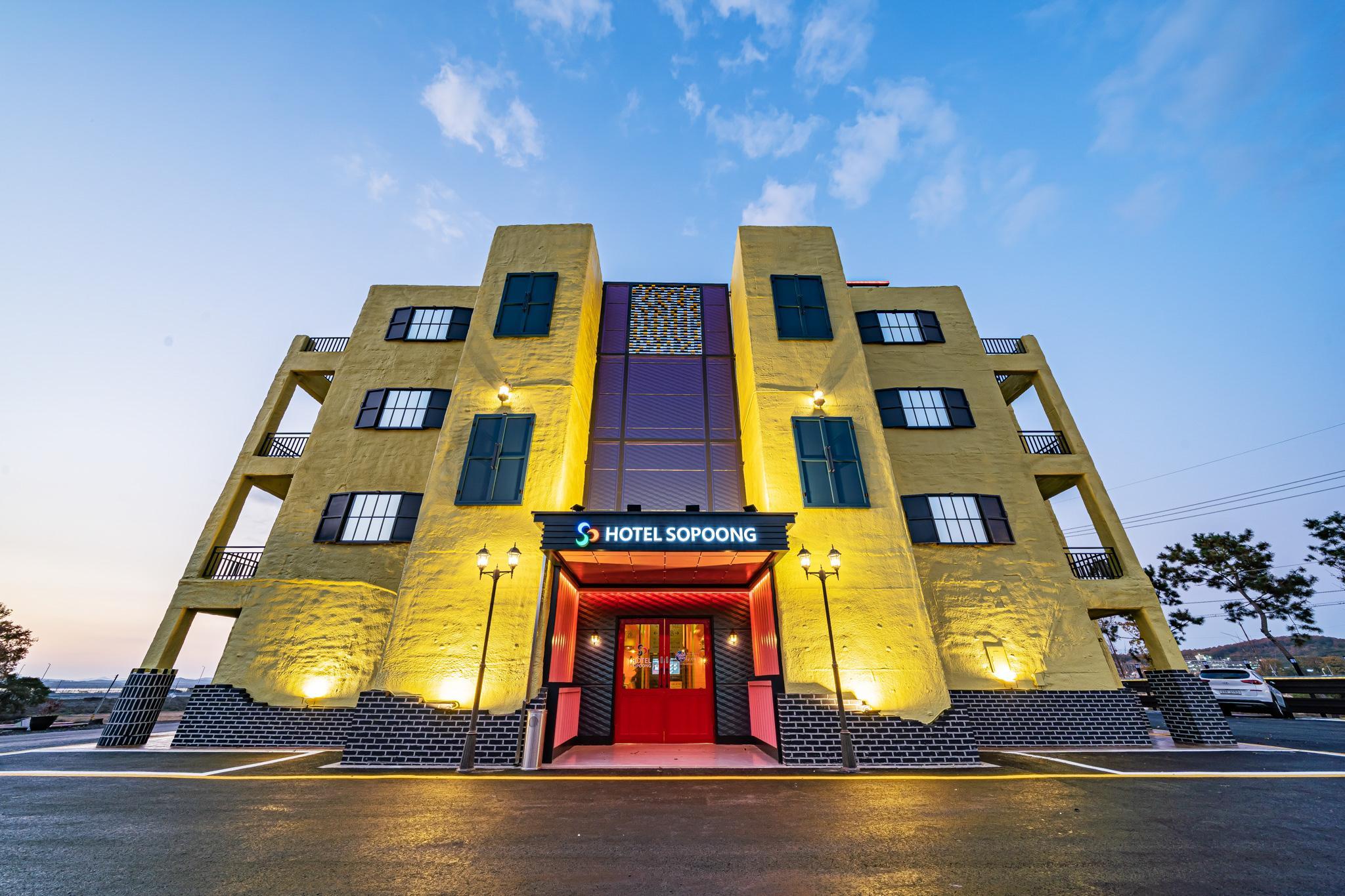 Ngoại cảnh khách sạn