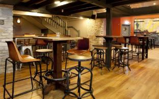 Quán bar