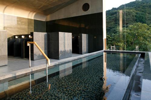 Tắm suối nước nóng