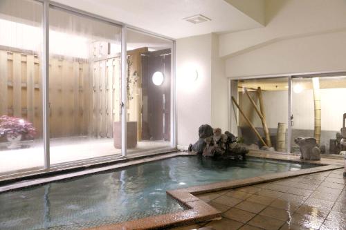 Tắm suối nước nóng