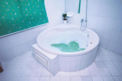 Bồn tắm nước nóng