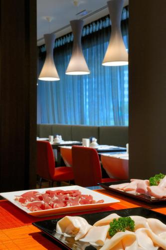 Đồ ăn và thức uống